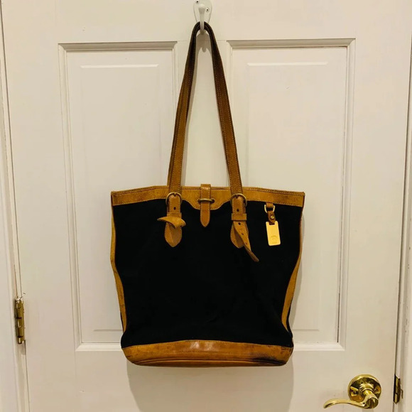 Vintage Dooney & Bourke Black Tan All Weather Leather Bucket Tote Shoulder Purse - Picture 1 of 16